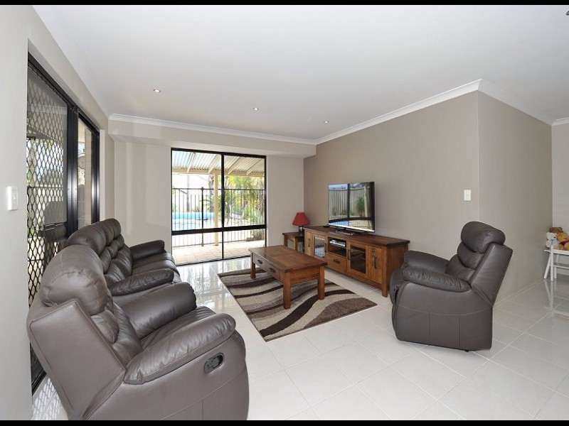 4 Japonica Heights, Halls Head WA 6210