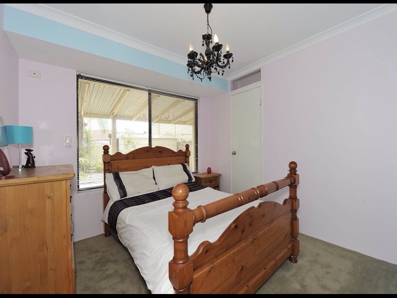 4 Japonica Heights, Halls Head WA 6210