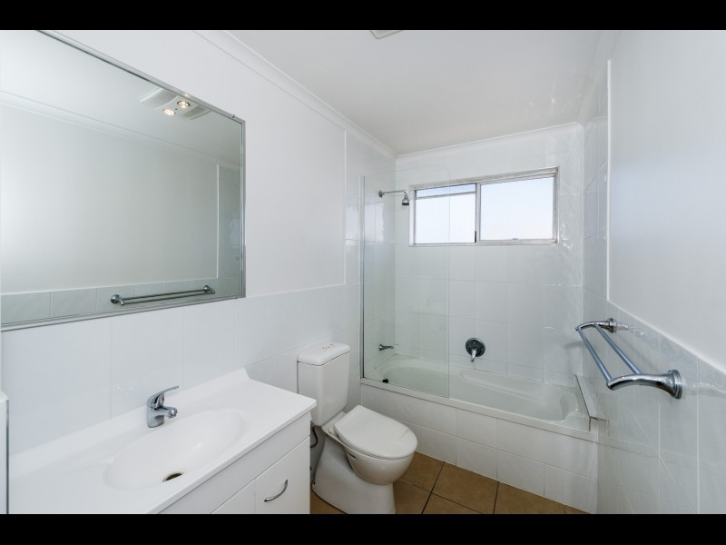 2/63 Emsworth Street, Wynnum QLD 4178