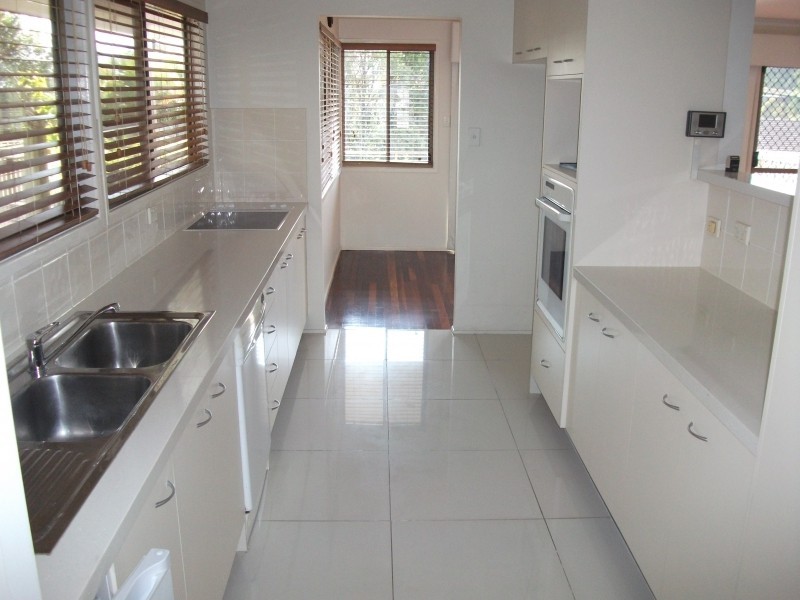 18a Citrine Steet, Camp Hill QLD 4152