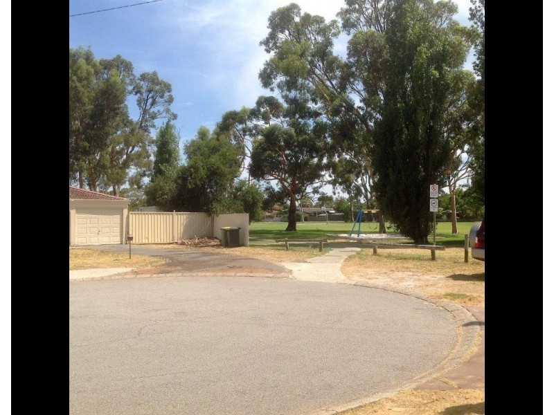 11 Poplar Court, Forrestfield WA 6058