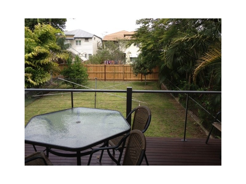 12 Hope Street, Norman Park QLD 4170