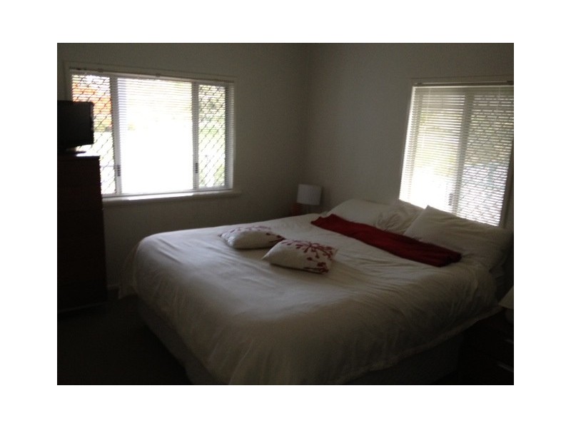 12 Hope Street, Norman Park QLD 4170