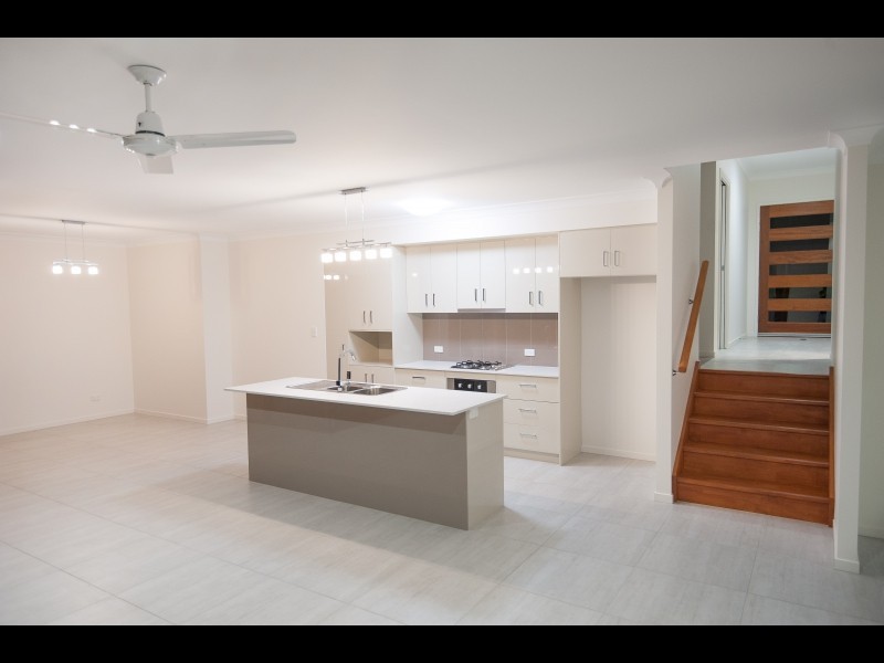 8 Caprice Street, Bonogin QLD 4213