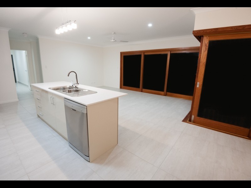 8 Caprice Street, Bonogin QLD 4213