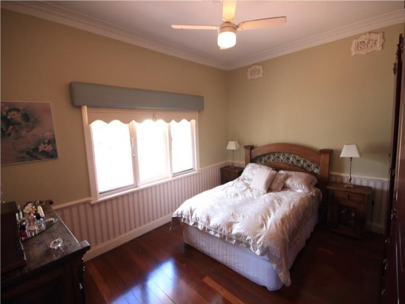 13 Grand Promenade, Bayswater WA 6053