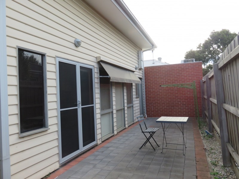 2/26 Thorpe Street, Newport VIC 3015