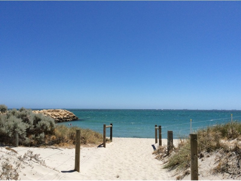 2/52 Rollinson Road, North Coogee WA 6163