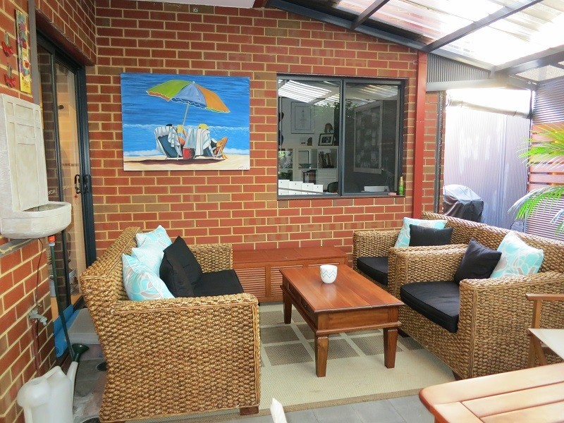 2/9 Victoria Street, Rockingham WA 6168