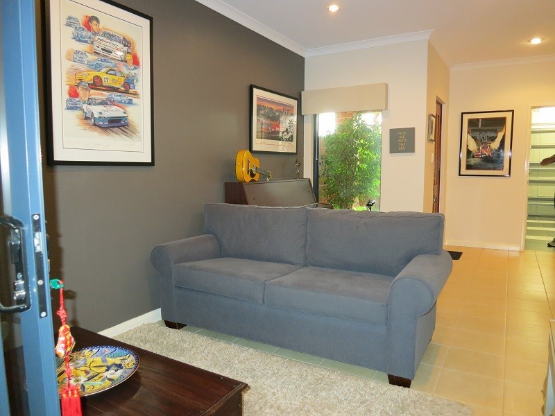 2/9 Victoria Street, Rockingham WA 6168