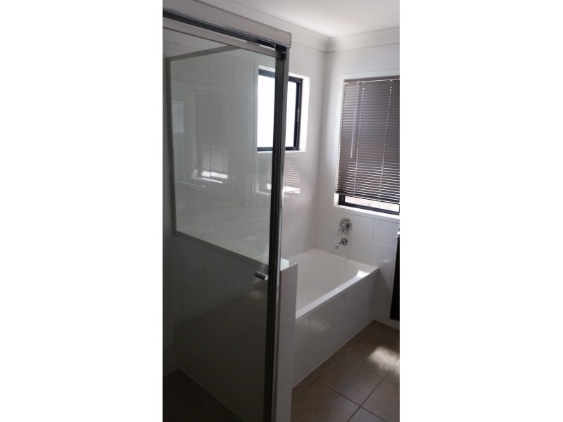 368 Pine Ridge Road, Runaway Bay QLD 4216