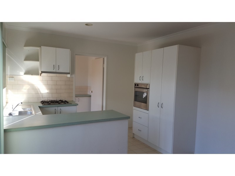 8 Kings Court, Oakleigh East VIC 3166