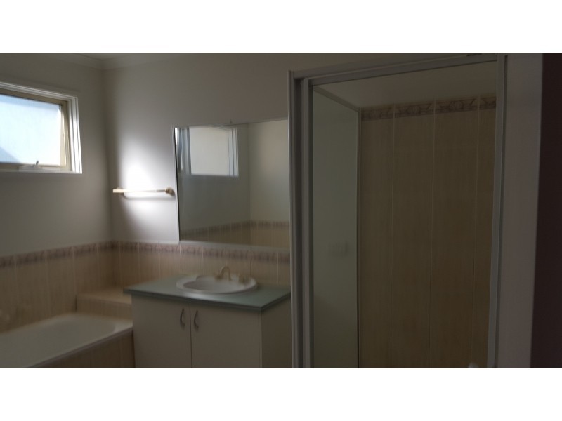 8 Kings Court, Oakleigh East VIC 3166