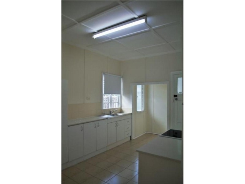 26 Rowton Street, Holland Park QLD 4121
