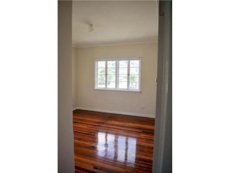 26 Rowton Street, Holland Park QLD 4121