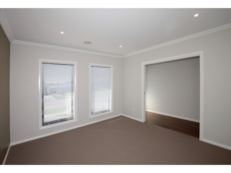 3 Hollows Crescent, Lloyd NSW 2650