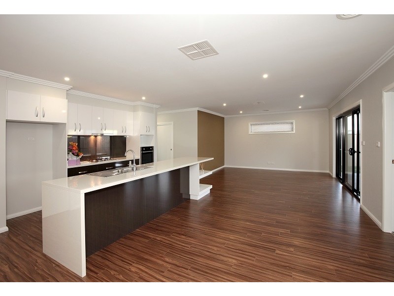 3 Hollows Crescent, Lloyd NSW 2650