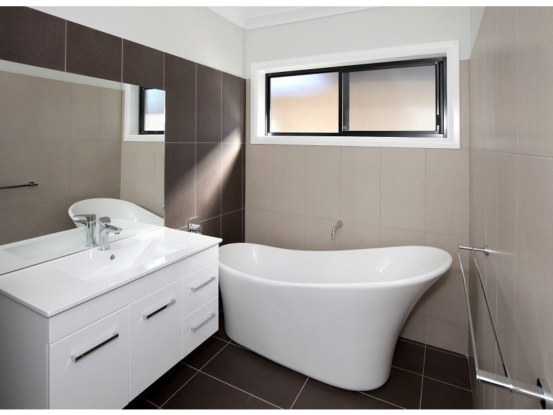3 Hollows Crescent, Lloyd NSW 2650