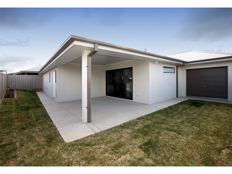 3 Hollows Crescent, Lloyd NSW 2650