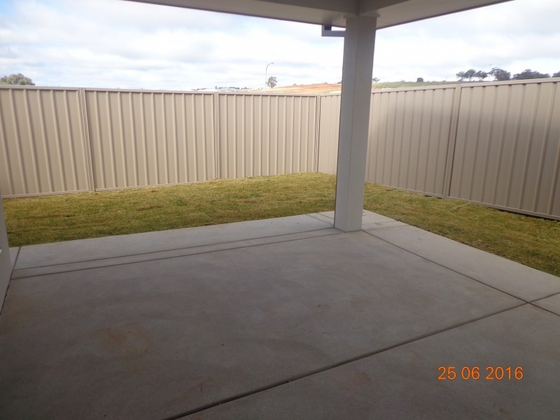 3 Hollows Crescent, Lloyd NSW 2650