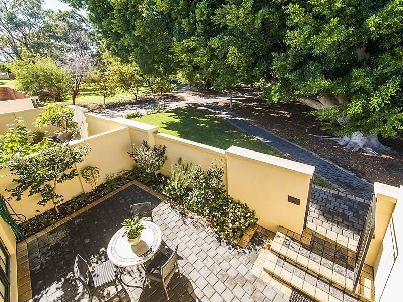 10/25 Groves Avenue, Attadale WA 6156