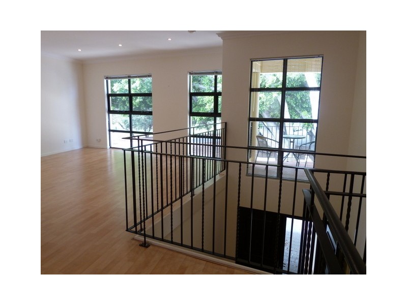 10/25 Groves Avenue, Attadale WA 6156