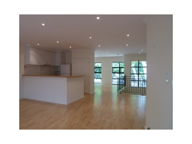 10/25 Groves Avenue, Attadale WA 6156