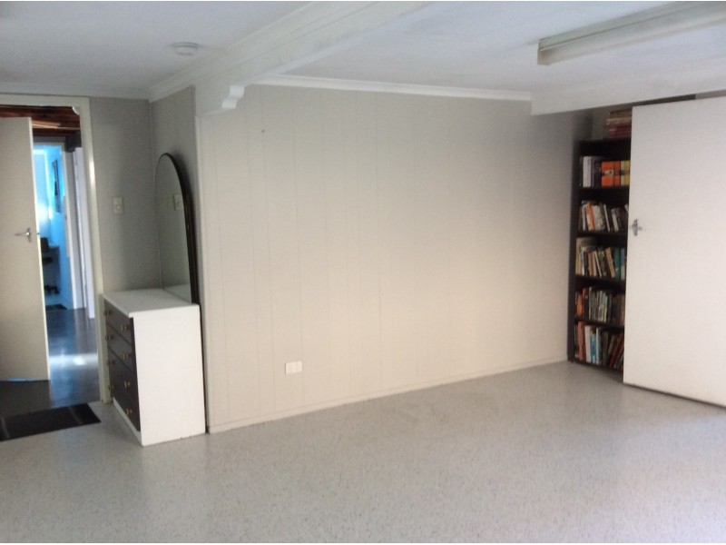 10 Laver Street, Macgregor QLD 4109