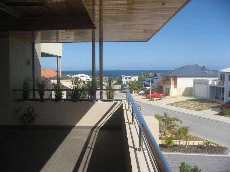 3 Trumpeter Parade, Yanchep WA 6035