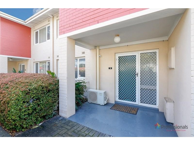 3/32 Pointer Way, Girrawheen WA 6064