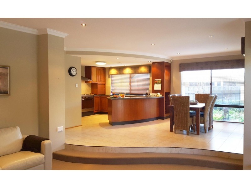 121 Rothesay Heights, Mindarie WA 6030