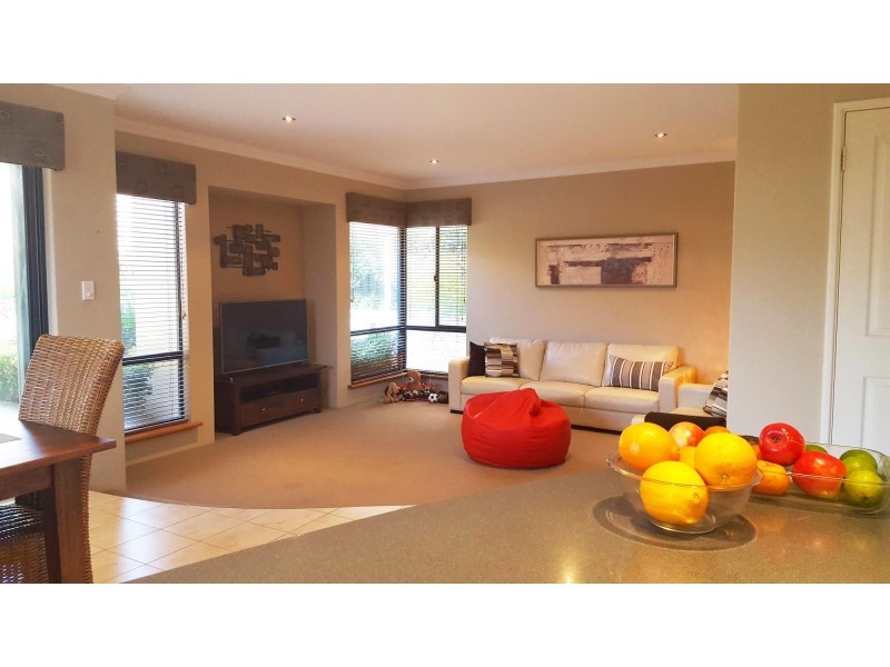 121 Rothesay Heights, Mindarie WA 6030