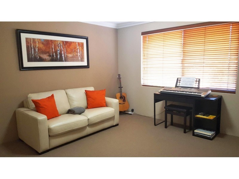 121 Rothesay Heights, Mindarie WA 6030