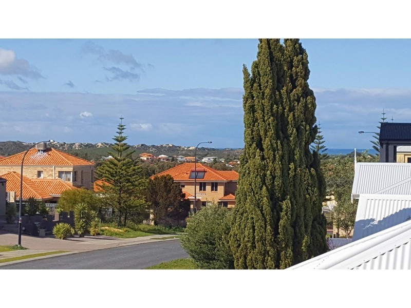 121 Rothesay Heights, Mindarie WA 6030