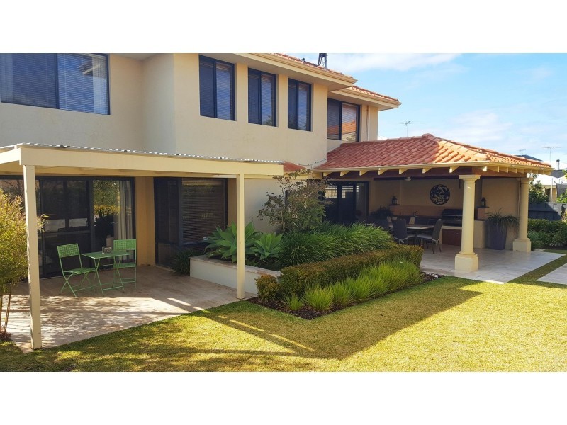 121 Rothesay Heights, Mindarie WA 6030