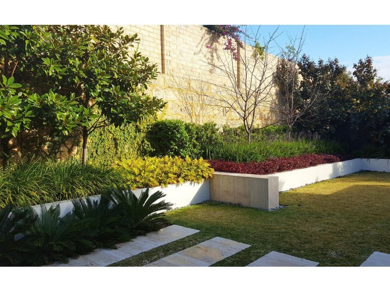 121 Rothesay Heights, Mindarie WA 6030