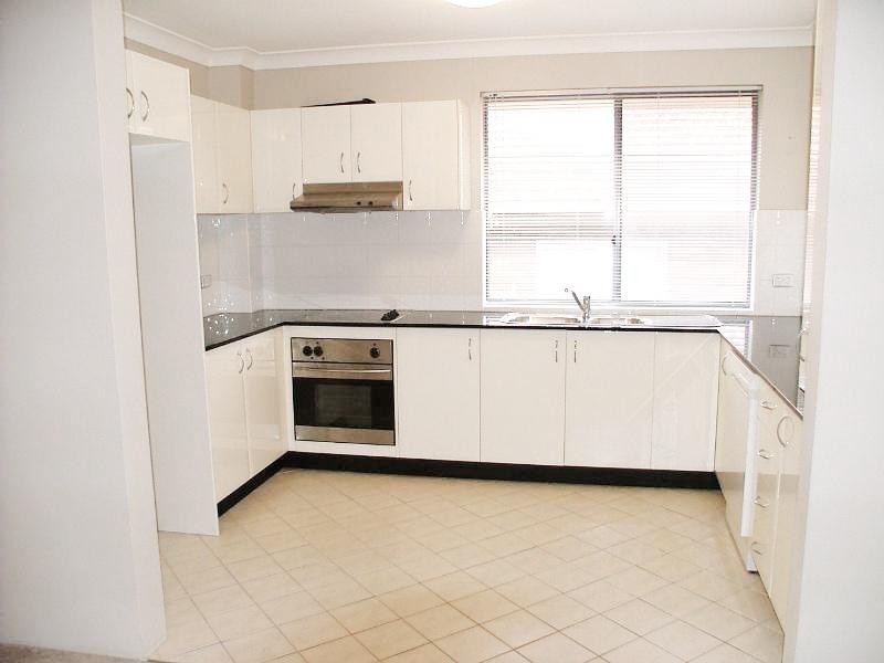 16/8 shaftesbury street, Carlton NSW 2218