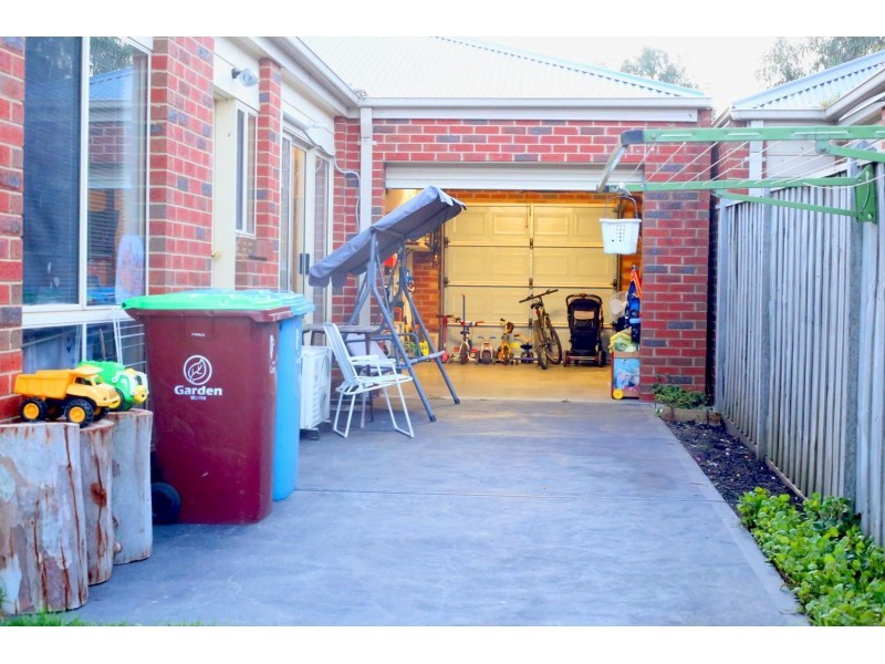 12 Waterbush Crescent, Lyndhurst VIC 3975