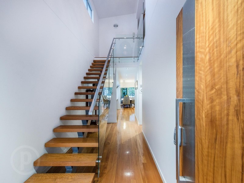 118 Barton Road, Hawthorne QLD 4171