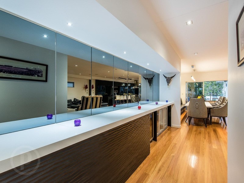 118 Barton Road, Hawthorne QLD 4171