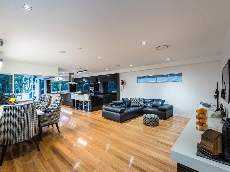 118 Barton Road, Hawthorne QLD 4171