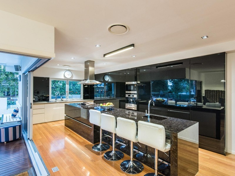 118 Barton Road, Hawthorne QLD 4171