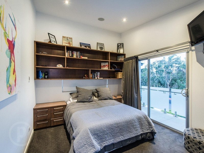 118 Barton Road, Hawthorne QLD 4171