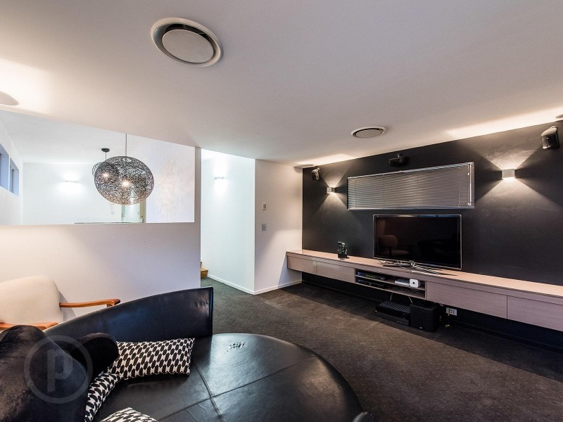 118 Barton Road, Hawthorne QLD 4171