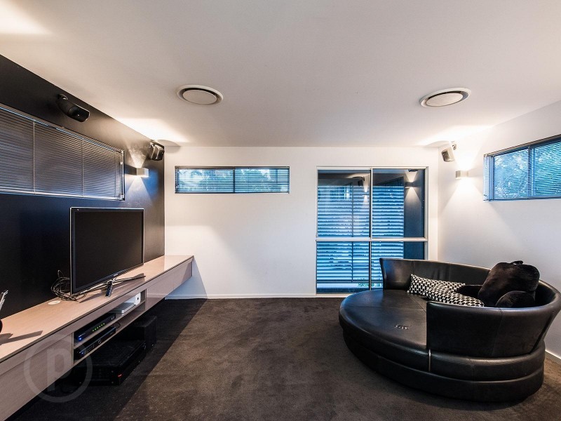 118 Barton Road, Hawthorne QLD 4171