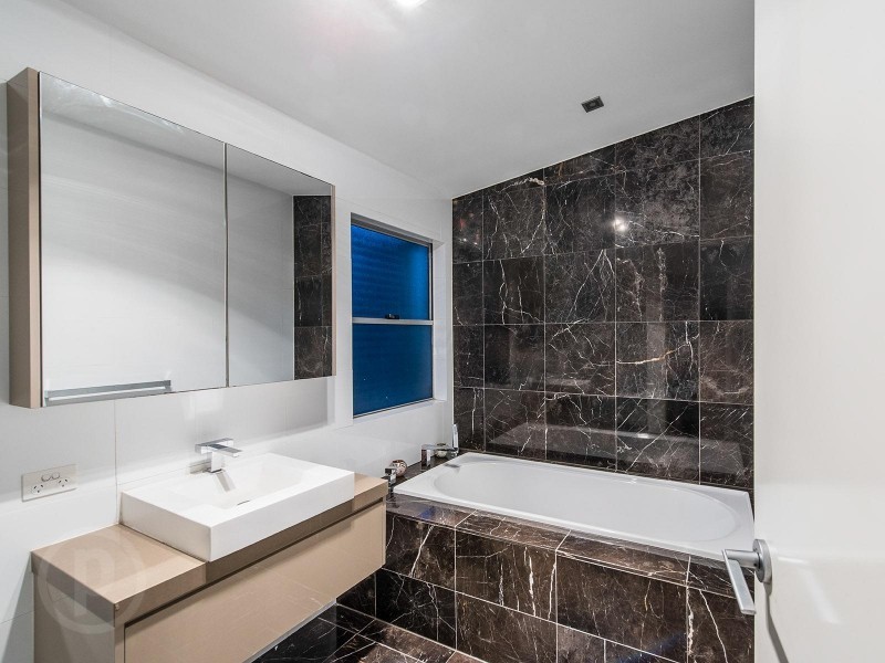 118 Barton Road, Hawthorne QLD 4171