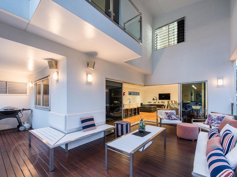 118 Barton Road, Hawthorne QLD 4171