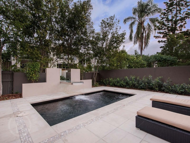 118 Barton Road, Hawthorne QLD 4171