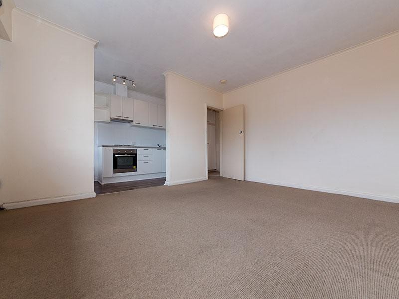 18 Pine Ave, Elwood VIC 3184