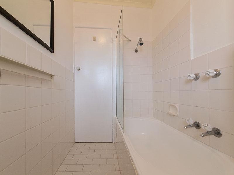 18 Pine Ave, Elwood VIC 3184